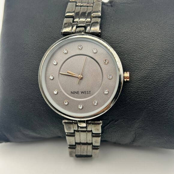 Nine West Metallic Gray Crystal Dial Women’s Watch Working New Battery - Picture 1 of 7